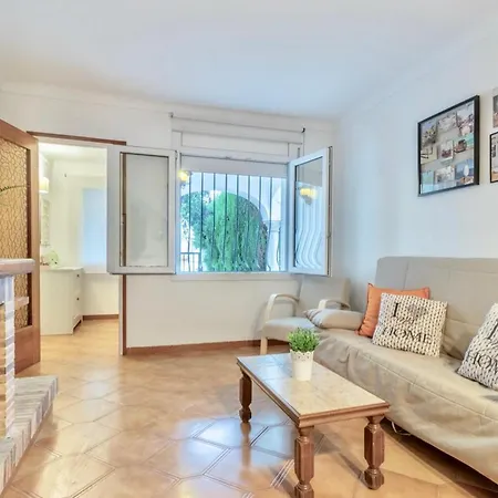 Casa L'escala, 2 Dormitorios, 5 Personas - Es-325-35 Torroella De Montgri