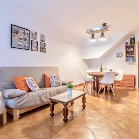 Casa L'escala, 2 Dormitorios, 5 Personas - Es-325-35 Holiday home *