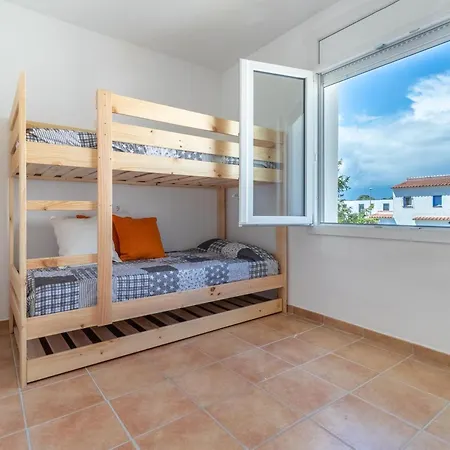 Casa L'escala, 2 Dormitorios, 5 Personas - Es-325-35 * Torroella De Montgri