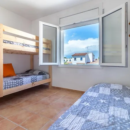 Casa L'escala, 2 Dormitorios, 5 Personas - Es-325-35 Holiday home *
